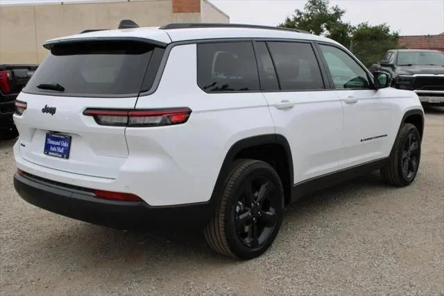 New 2026 Bright White Clear-Coat Exterior Paint Jeep Limited image 4
