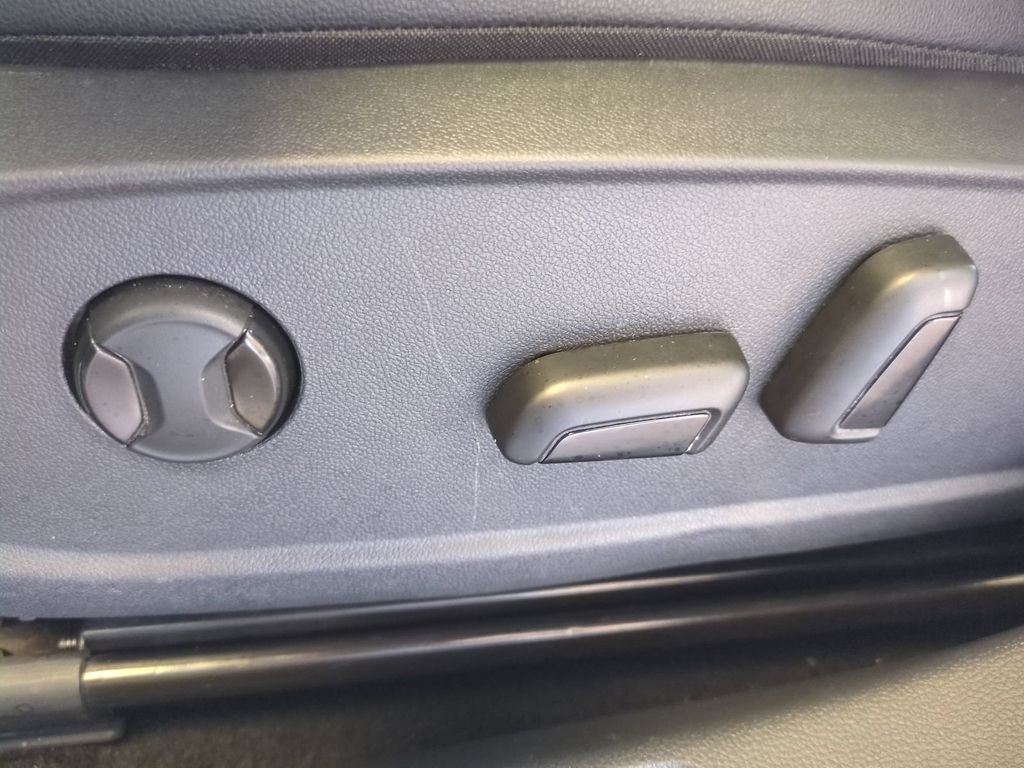 2025 Volkswagen Jetta SE - Photo 27