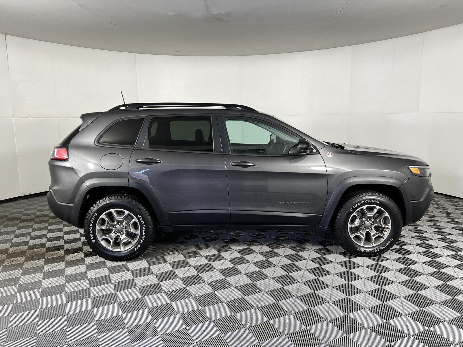 Used 2022 Granite Crystal Metallic Clearcoat Jeep Trailhawk image 22