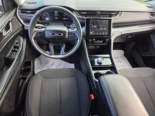 Used 2023 White Jeep Laredo image 8