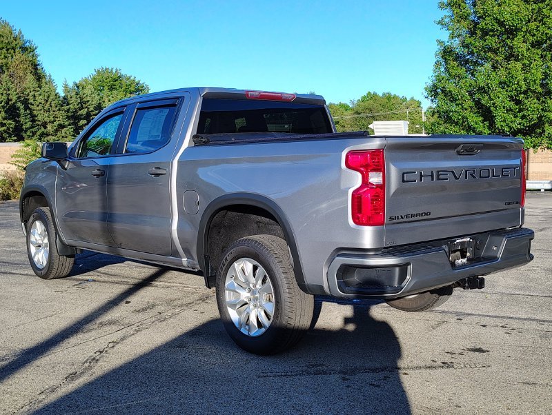 Used 2023 Gray Chevrolet Custom image 9