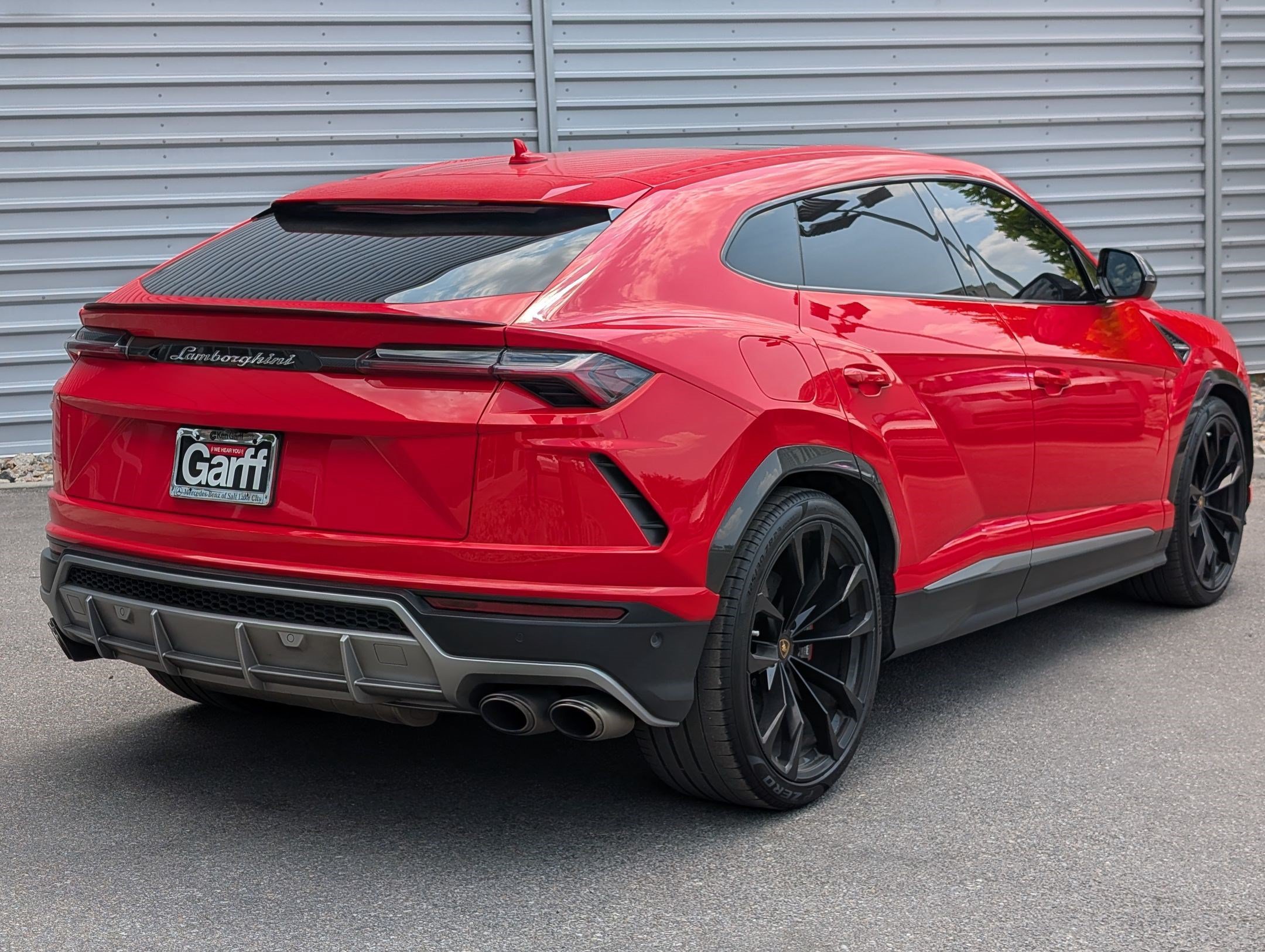 Used 2020 Red Lamborghini Base image 3