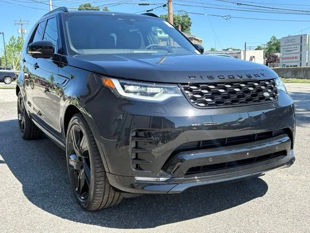 New 2026 Santorini Black Land Rover Dynamic SE image 11
