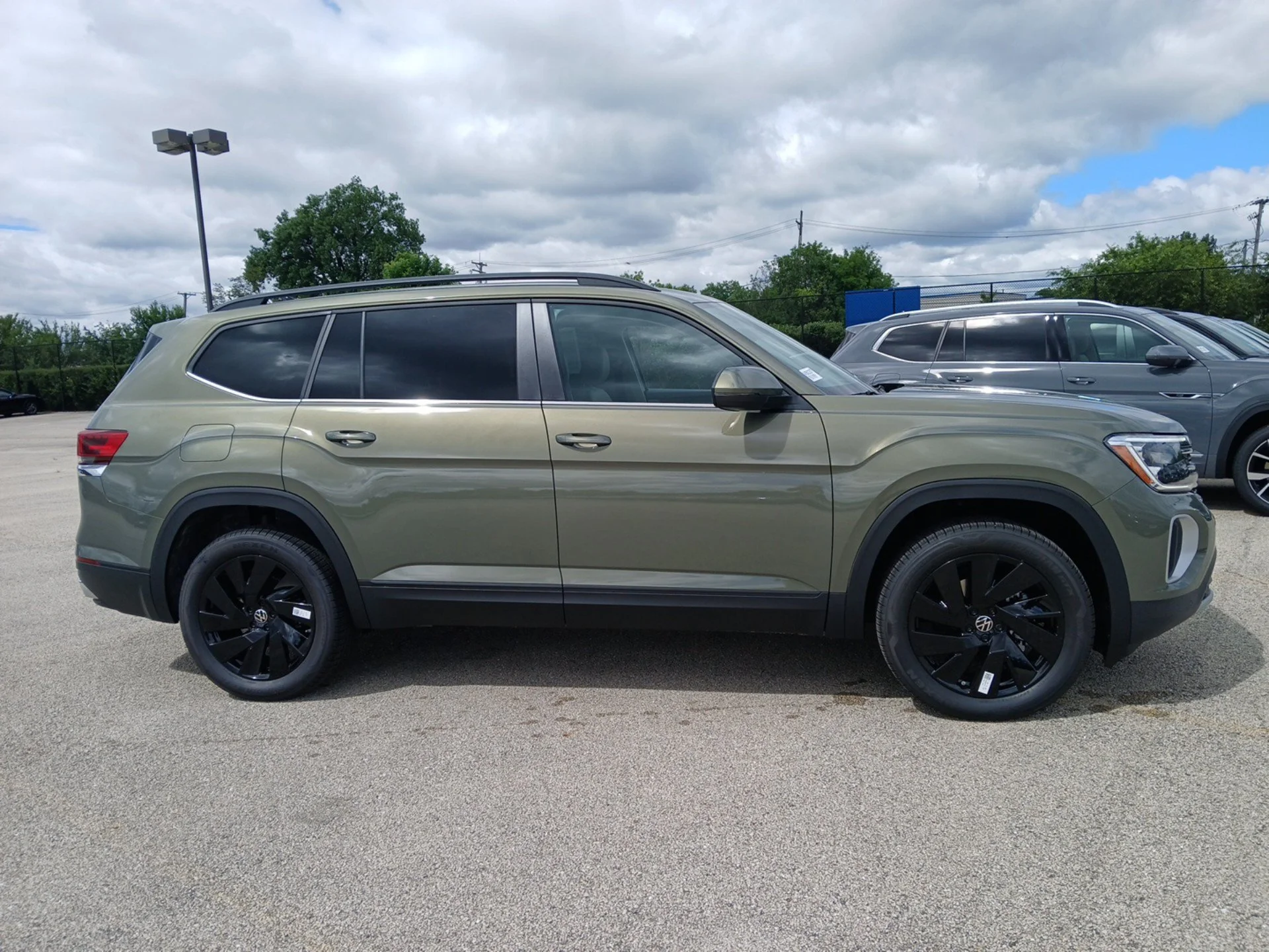 New 2026 Avocado Green Pearl Volkswagen 2.0T SE W/TECHNOLOGY image 3