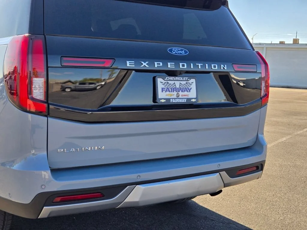 Used 2025 Glacier Gray Meta Ford Platinum image 5