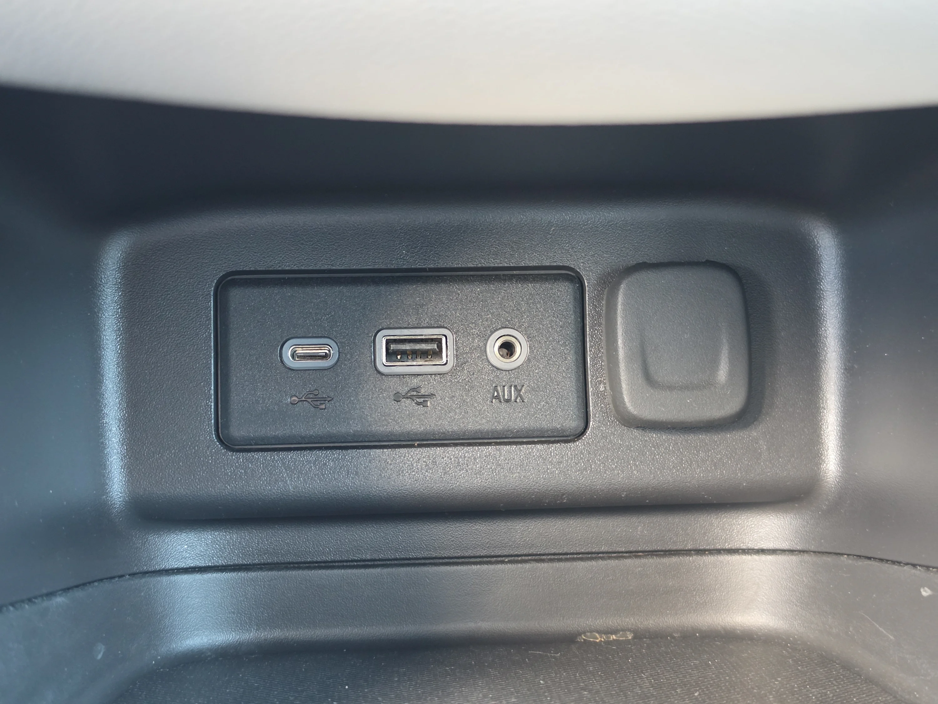 Used 2024 Summit White Chevrolet LT image 29
