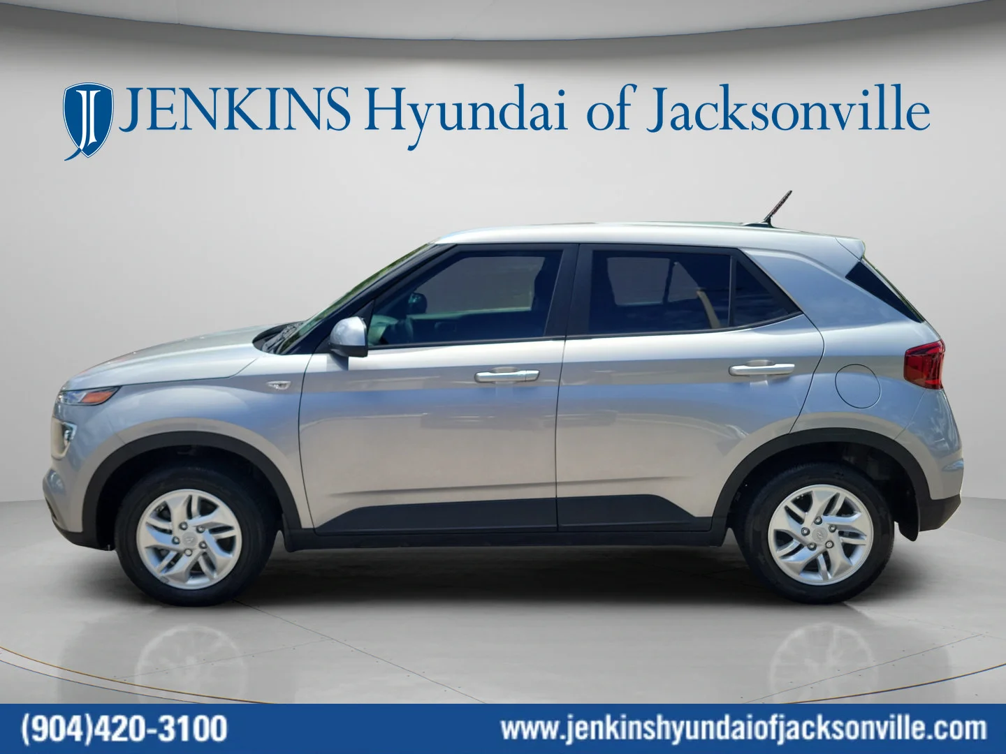 Used 2025 Shimmering Silver Hyundai SE image 6