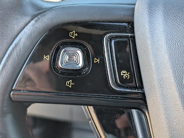 Used 2023 White Lincoln Reserve image 20