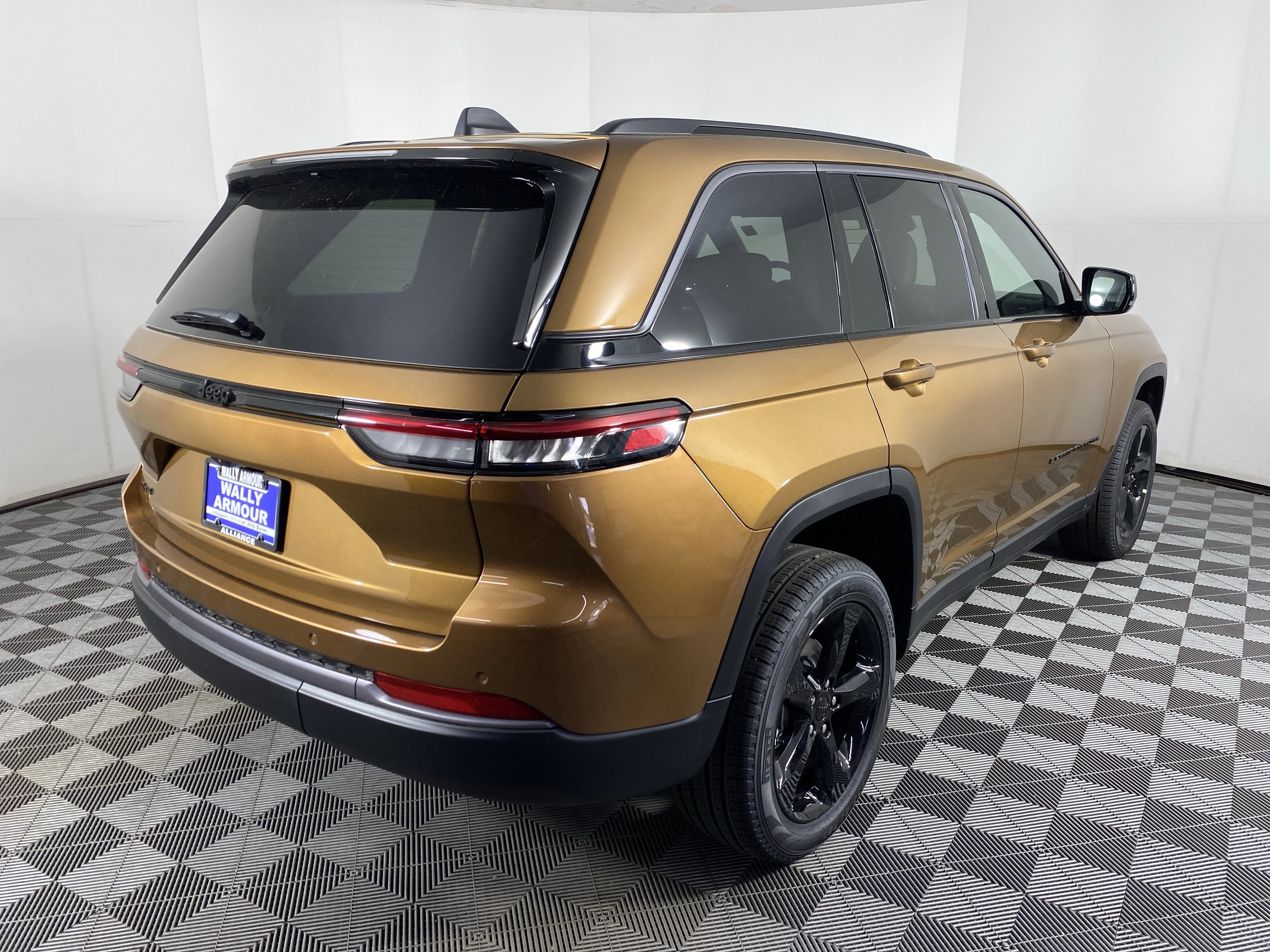 New 2026 Copper Shino Metallic Clear-Coat Exterior Paint Jeep Limited image 8