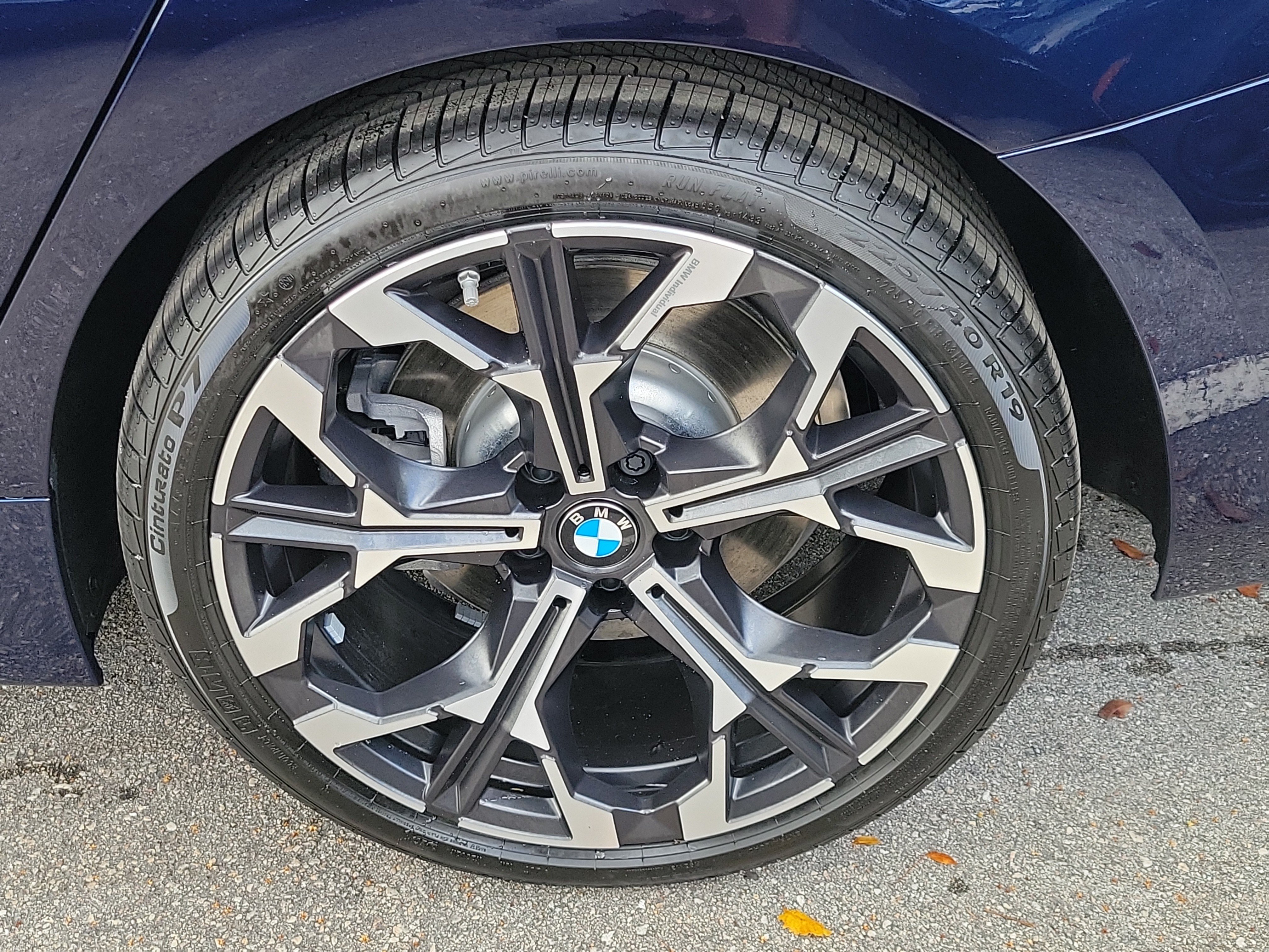 New 2026 Tanzanite Blue II Metallic BMW 330i NA image 5