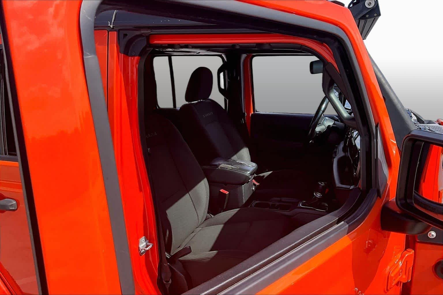 Used 2019 Punkn Metallic Clear Coat Jeep Sahara image 9