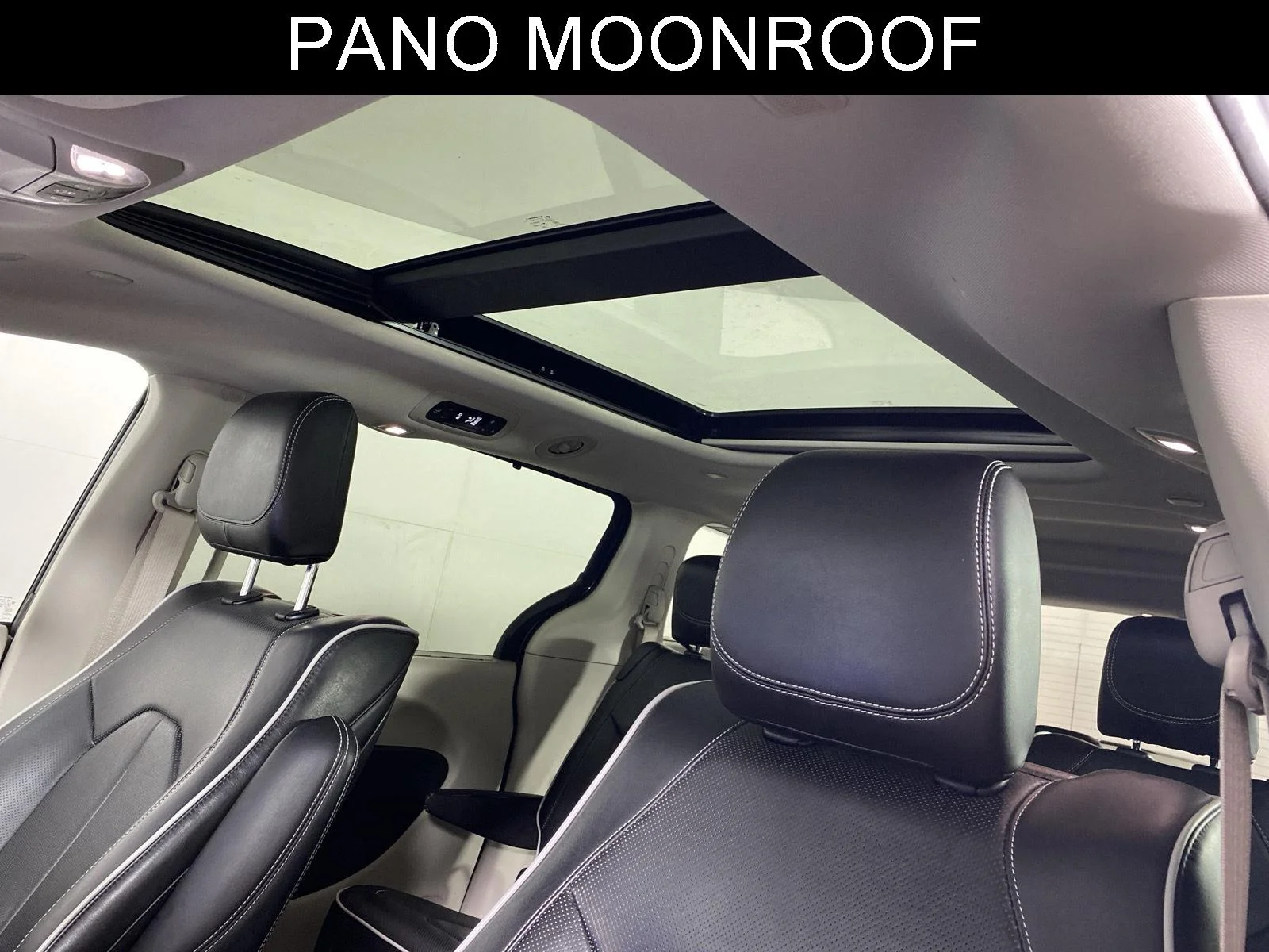 Used 2022 Fathom Blue Pearlcoat Chrysler Limited image 2