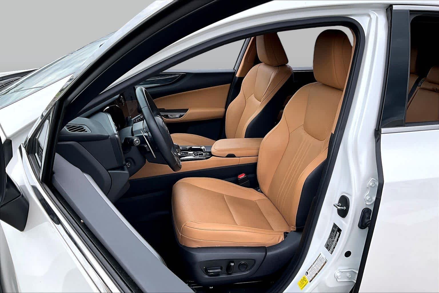 Used 2024 Eminent White Pearl Lexus Premium image 7