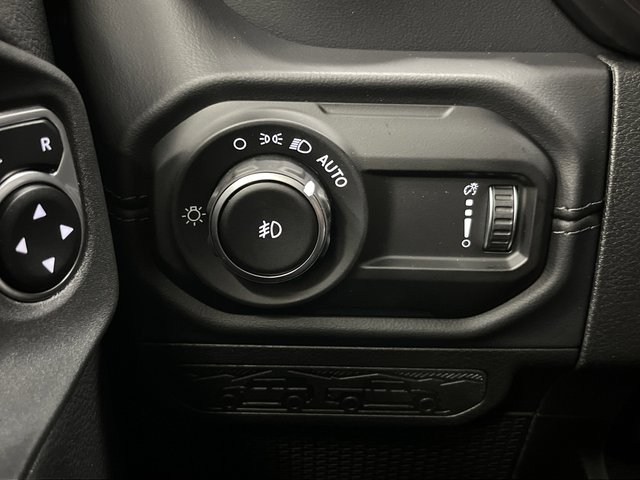 2025 Jeep Wrangler 4-Door Sahara - Photo 24