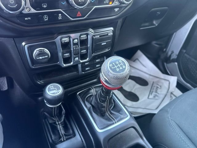 Used 2020 Silver Jeep Unlimited Sahara image 23