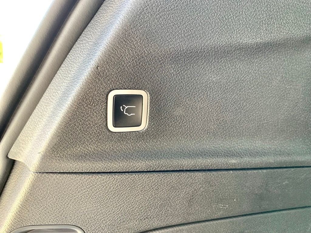 Used 2025 White Chrysler Limited image 23