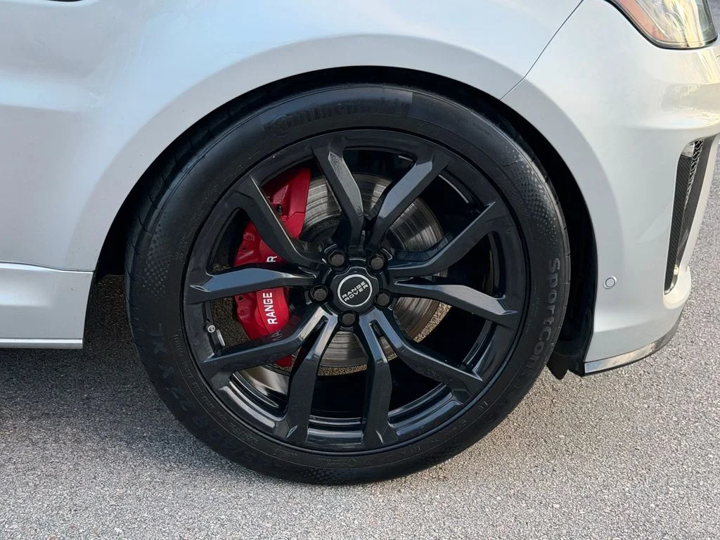 Used 2019  Land Rover SVR image 9