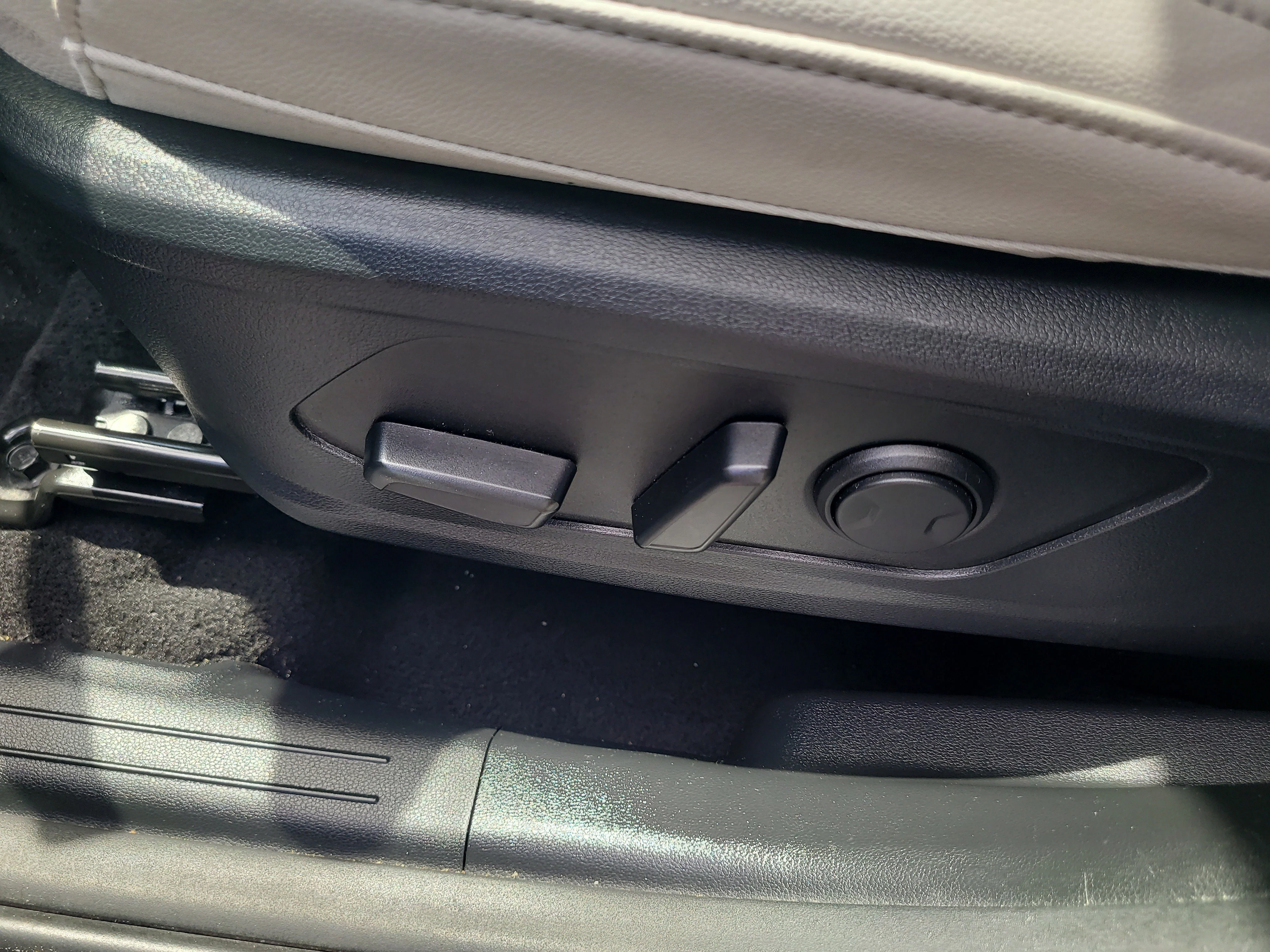 Used 2025 Phantom Black Hyundai SEL Convenience image 21