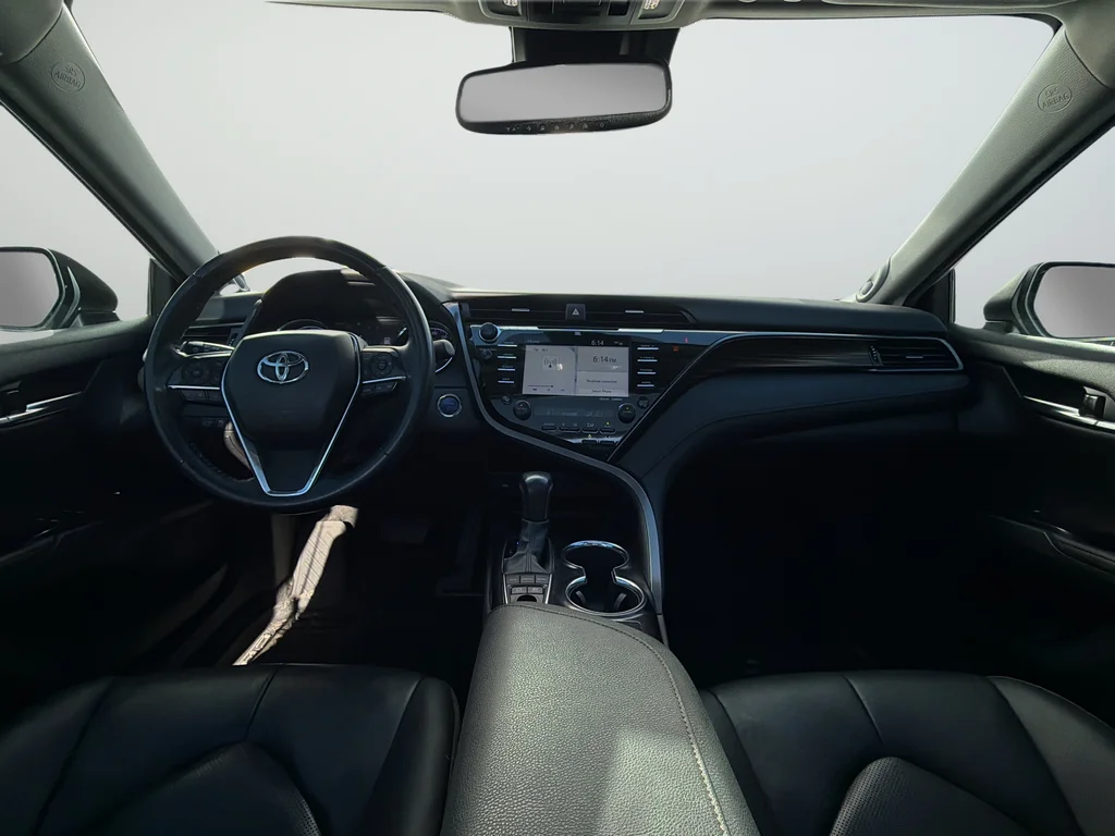 Used 2020 Beige Toyota XLE image 9