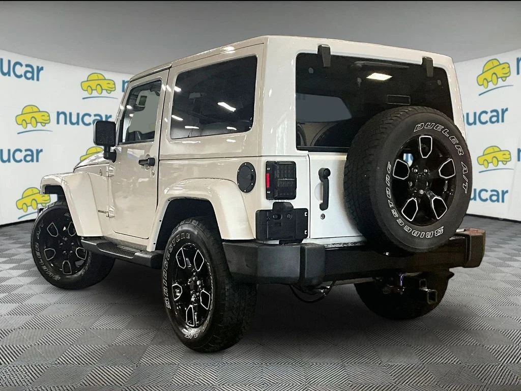 Used 2017 White Jeep Sahara image 3