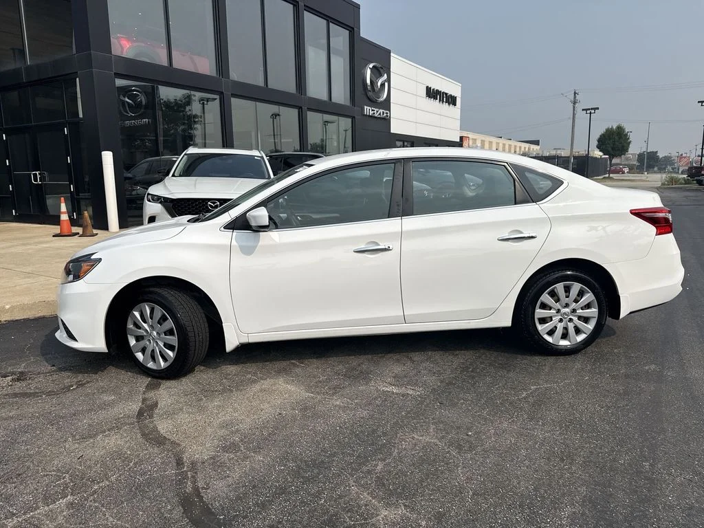 Used 2016 White Nissan S image 8