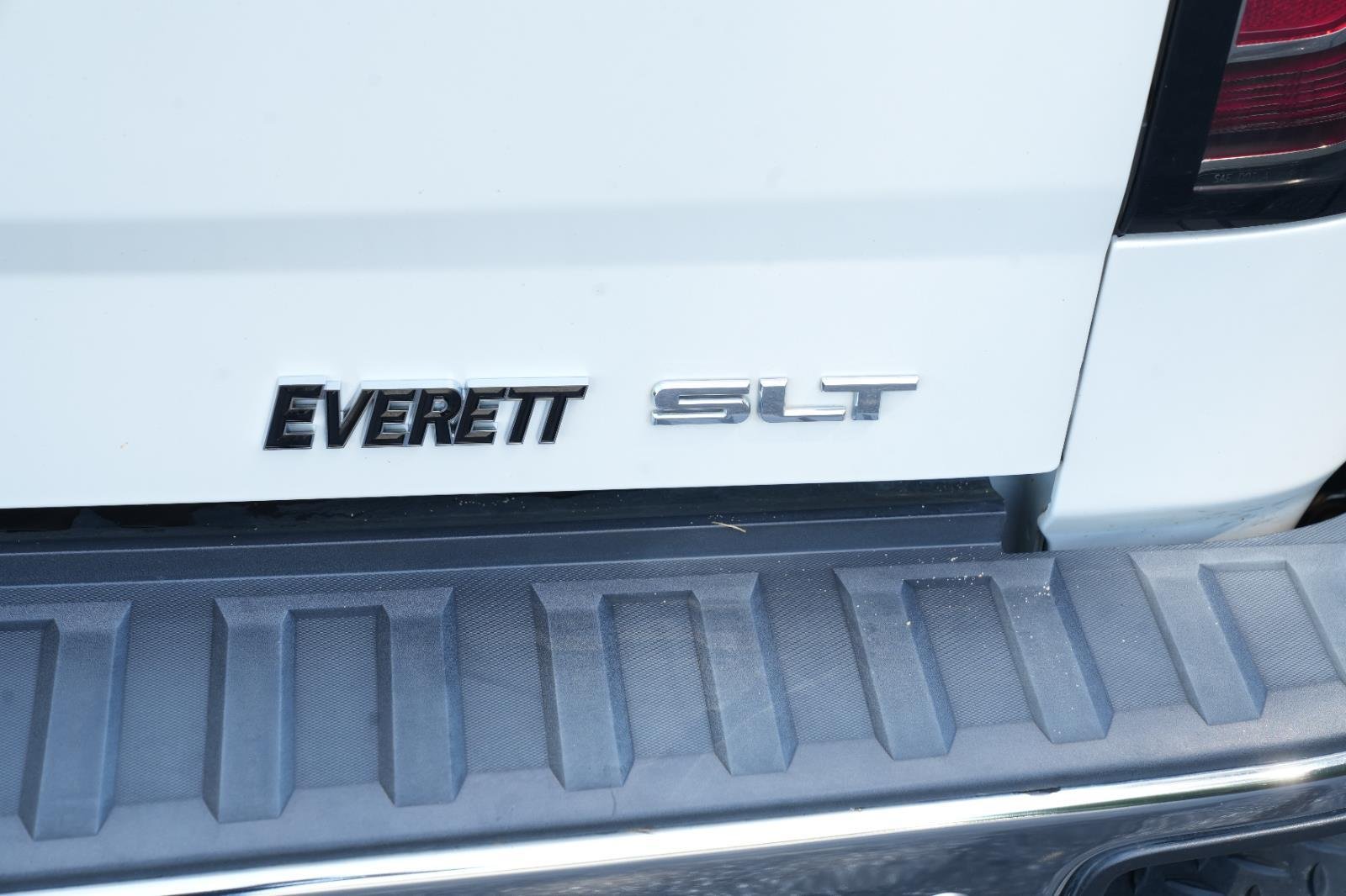 Used 2018 WHITE FROST TRICOAT GMC SLT image 13