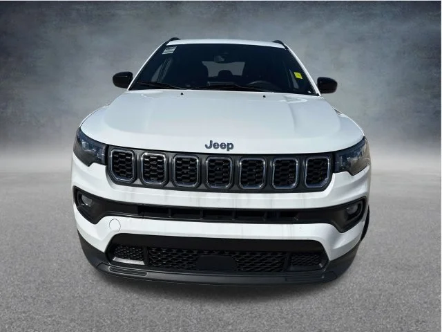 Used 2025 White Jeep Latitude image 3