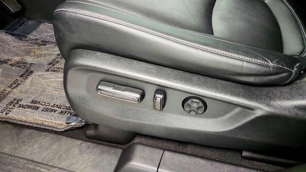 Used 2023 Modern Steel Metallic Honda Touring Automatic w/ Rear Entertainment System & Navigation image 12