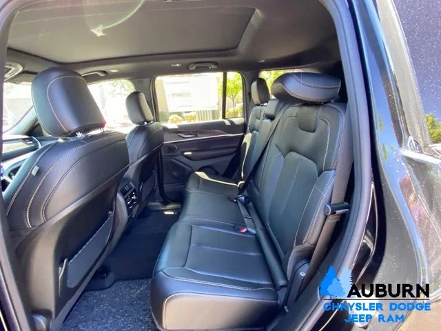 New 2026 Diamond Black Crystal Pearl-Coat Exterior Paint Jeep  image 20