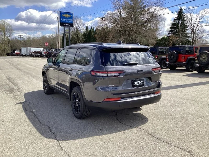 New 2026 Baltic Gray Metallic Clear-Coat Exterior Paint Jeep Altitude image 5