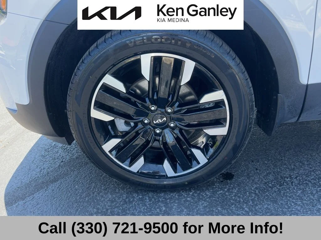 Certified Used 2024 White Kia SX image 17
