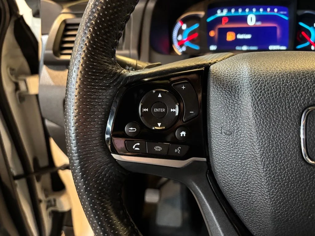 Used 2019 White Diamond Pearl Honda Touring image 12