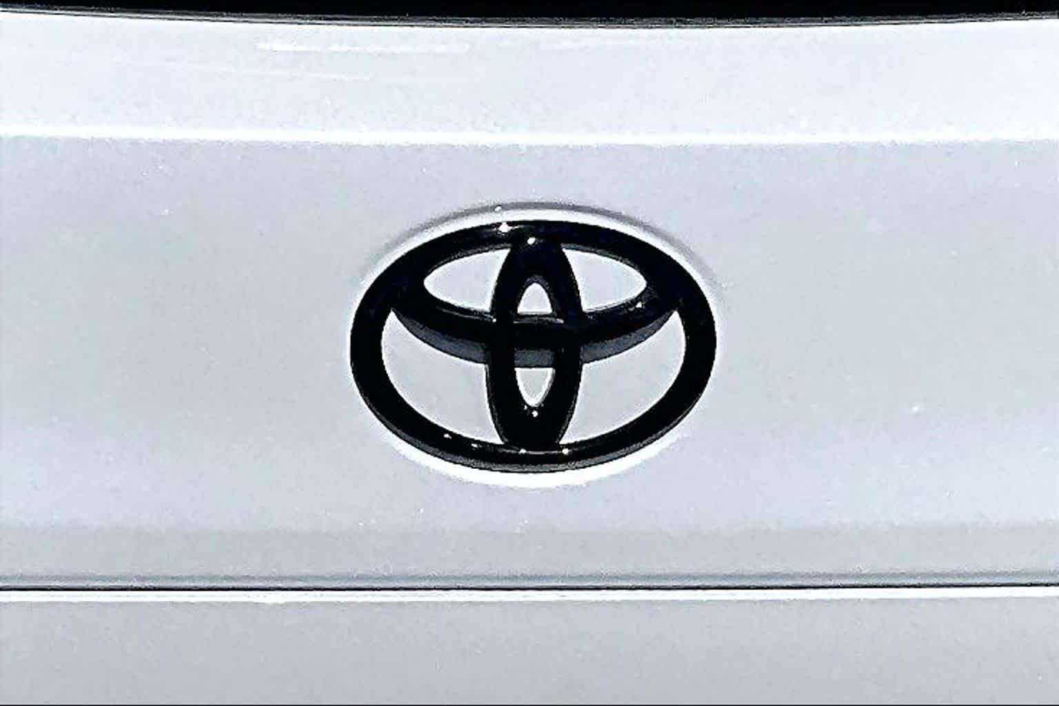 Used 2024 Wind Chill Pearl Toyota Hybrid XSE image 29