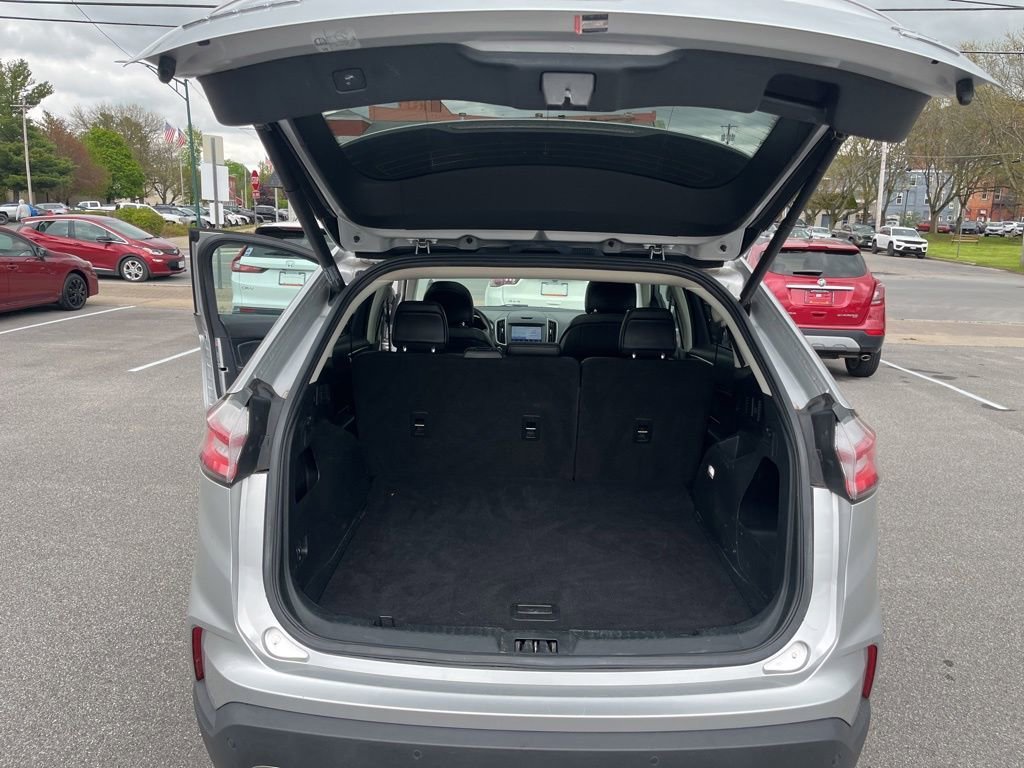 Used 2019  Ford SEL image 16