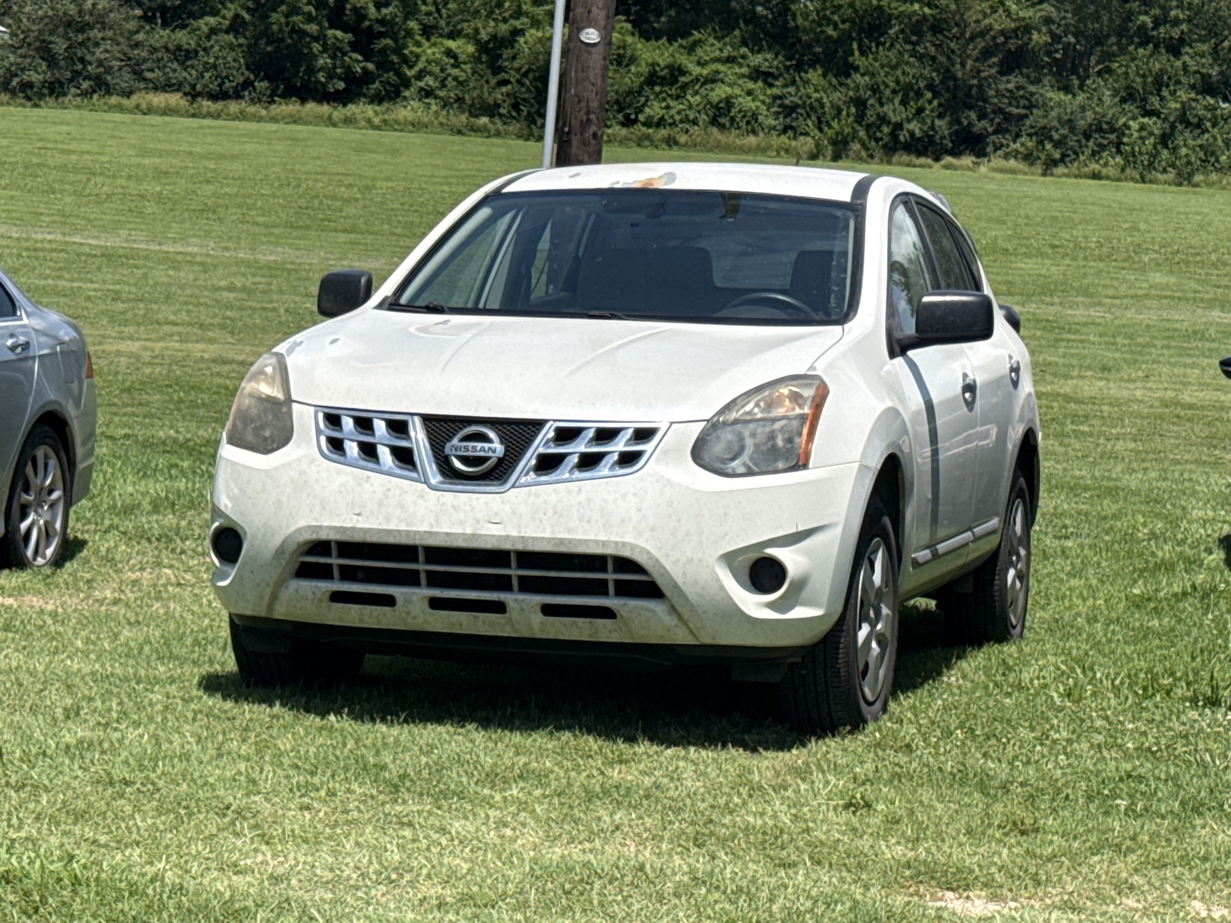 Used 2015 Pearl White Nissan S image 3