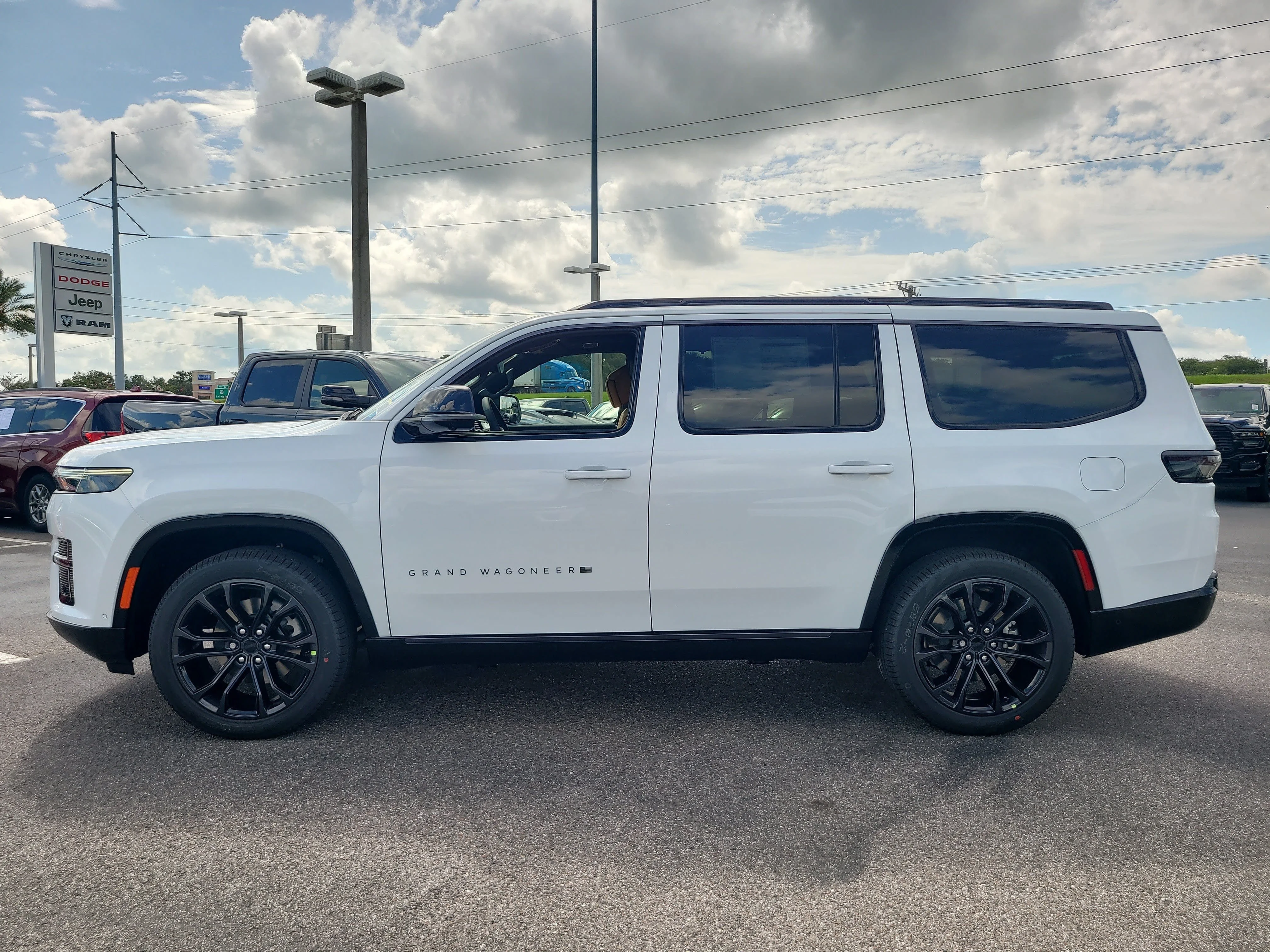 New 2026 Bright White Clearcoat Jeep Summit Reserve image 8