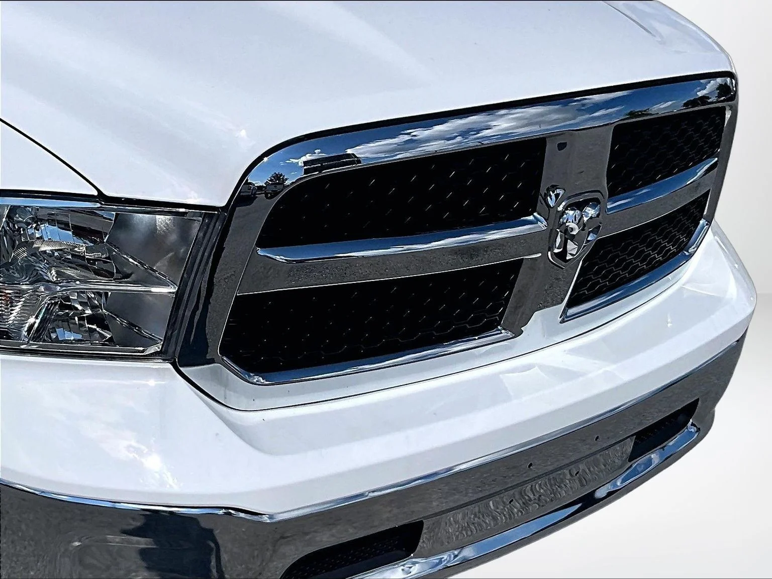 Used 2022 White Ram SLT image 30