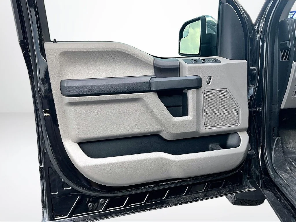 Used 2020 Black Ford XL image 22