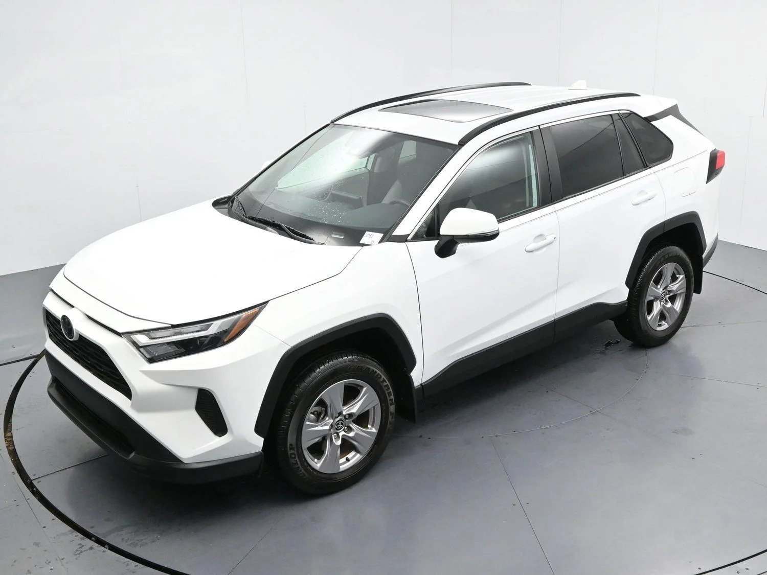 Used 2025 White Toyota XLE image 38