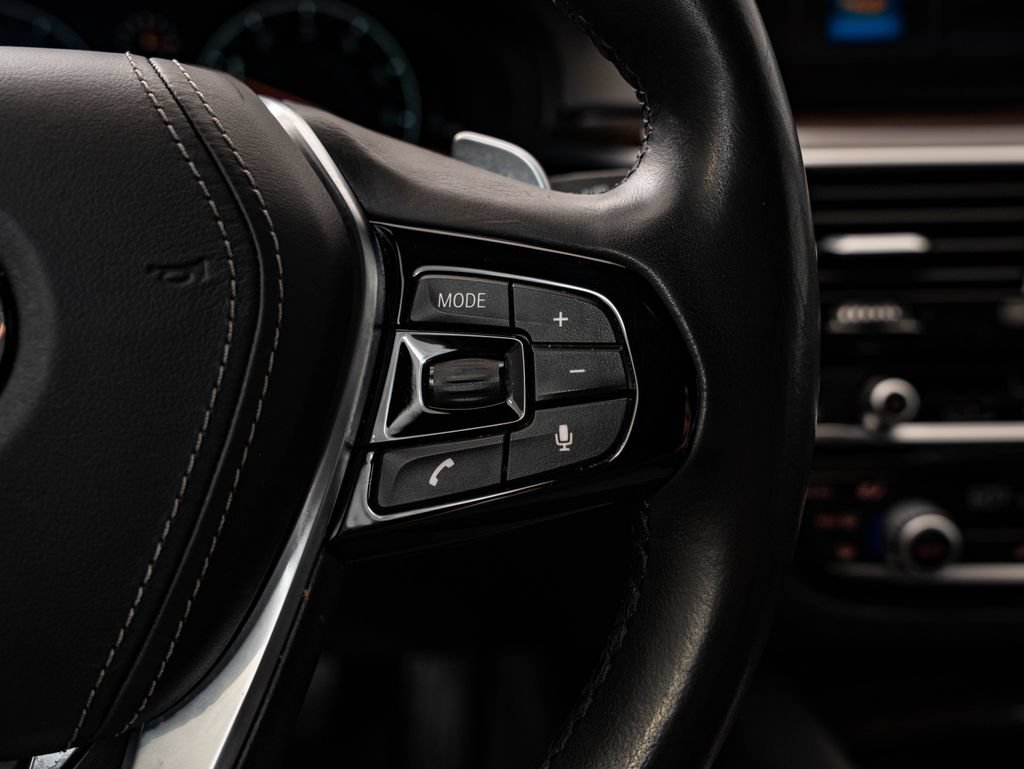 Used 2019 Bluestone Metallic BMW 540i xDrive image 28