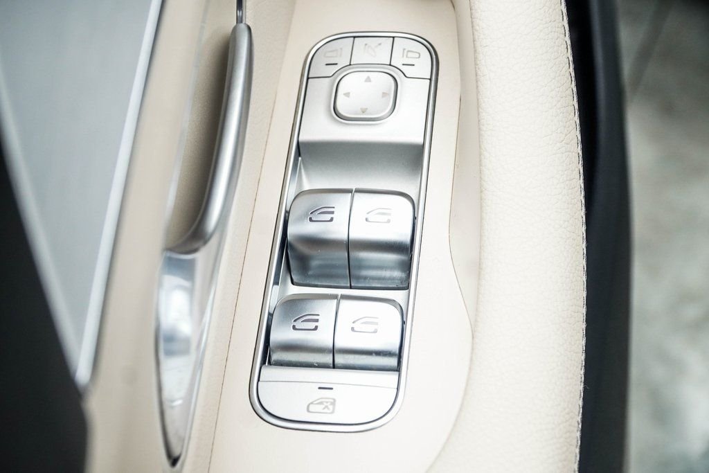 Used 2025 White Mercedes-Benz GLS 450 image 40