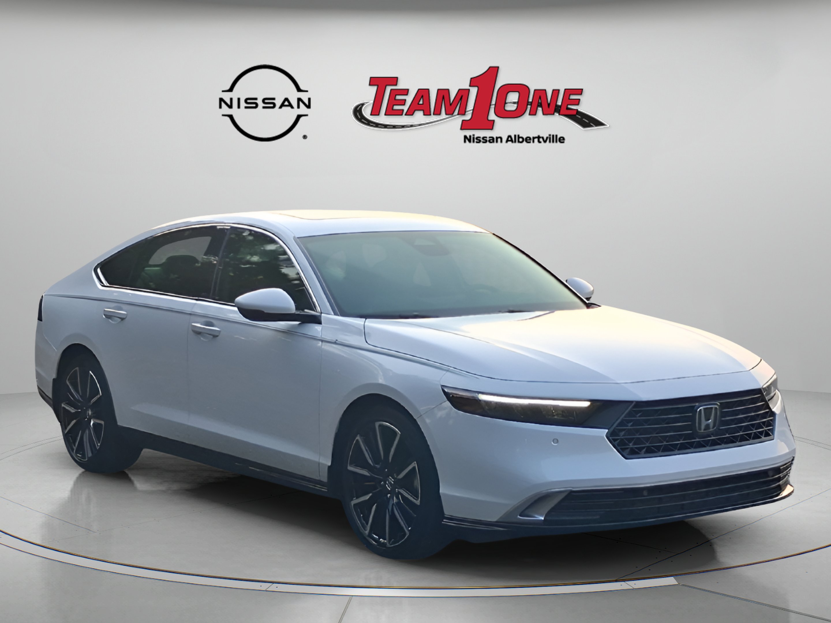 Used 2026 White Honda Touring image 1