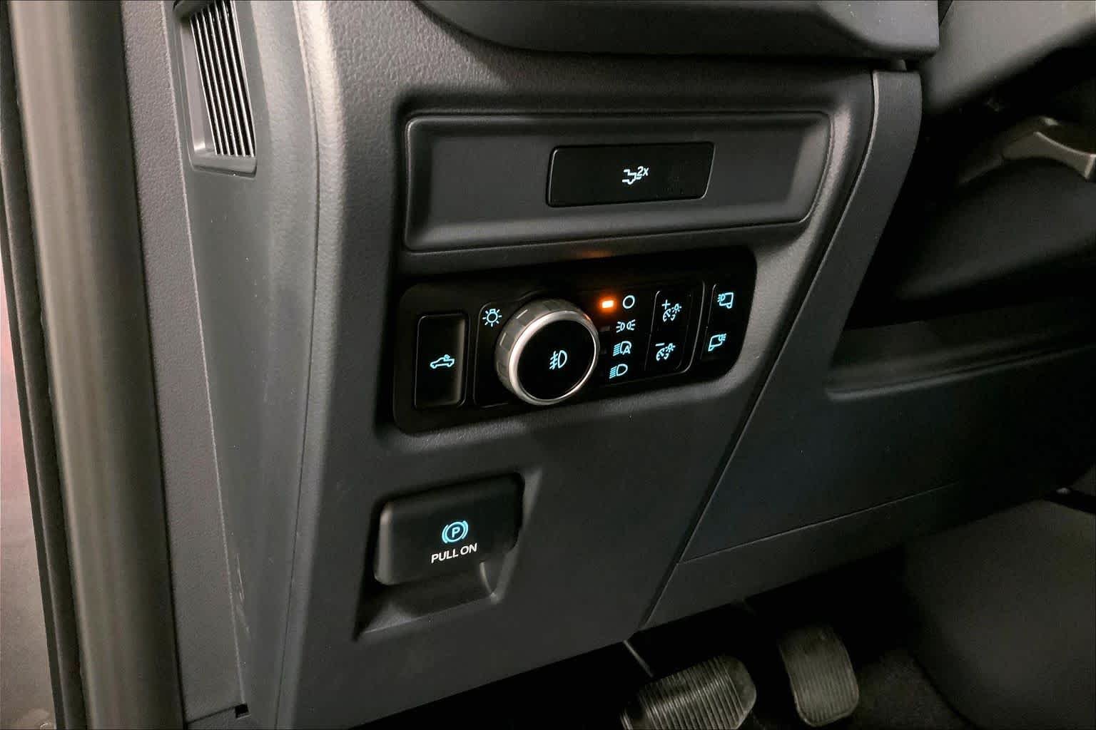 New 2026 Carbonized Gray Metallic Ford XLT image 18