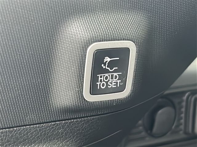 Used 2023 Black Jeep Summit Reserve image 31