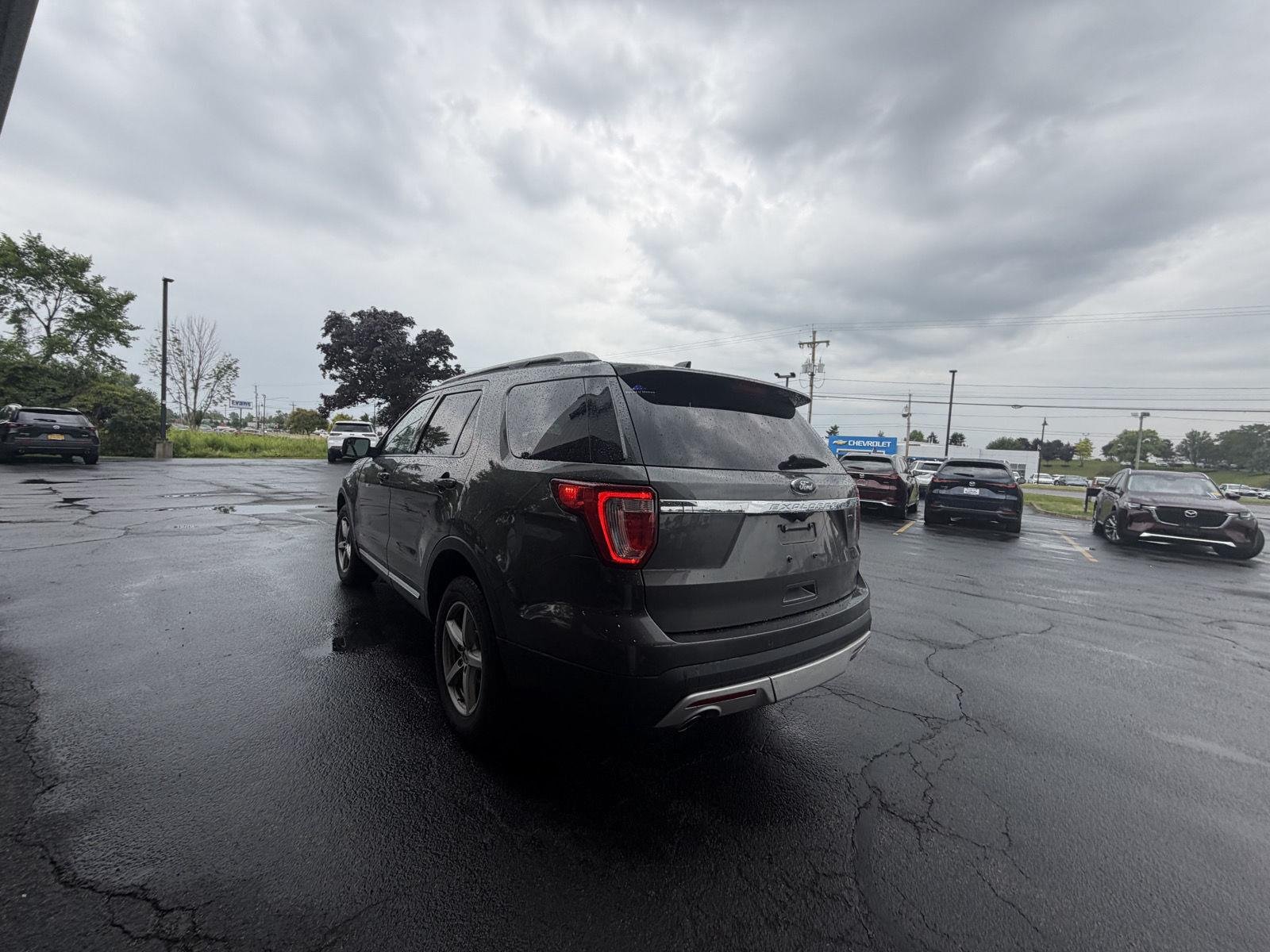 Used 2017 Magnetic Ford XLT image 6