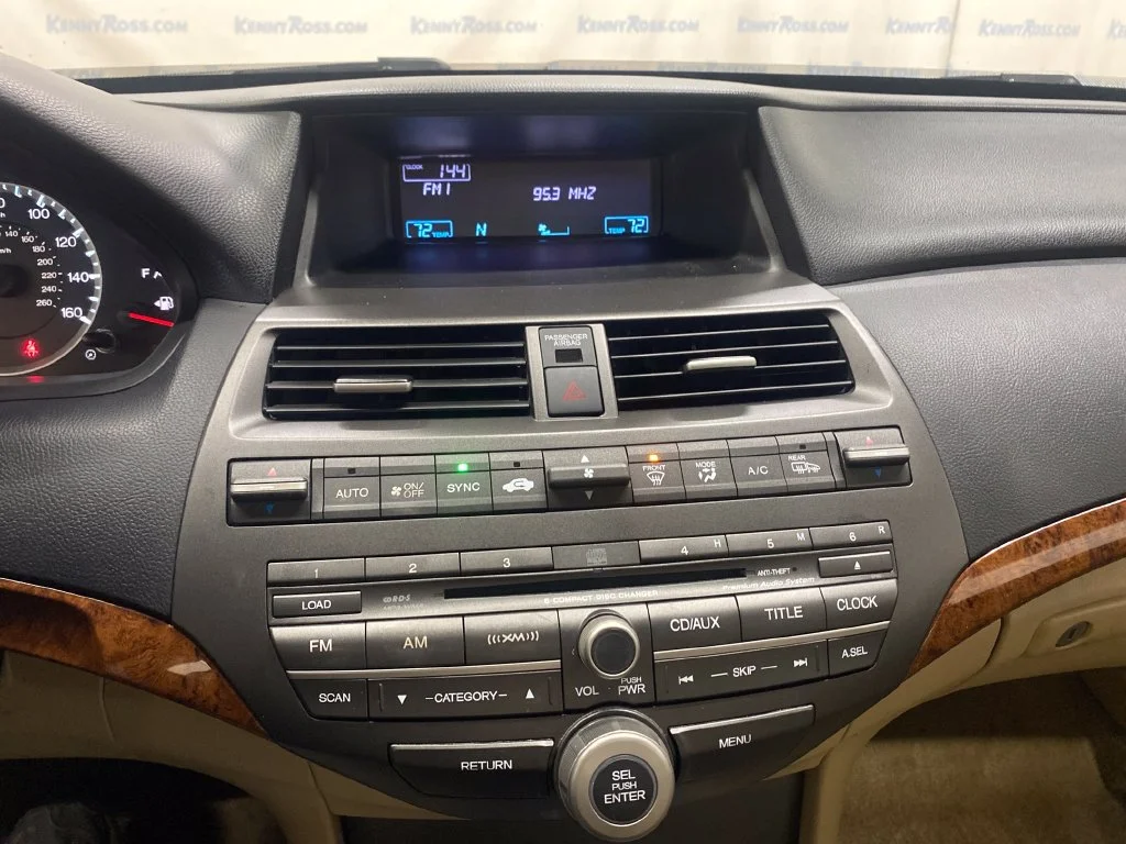 Used 2012 White Honda EX-L image 21