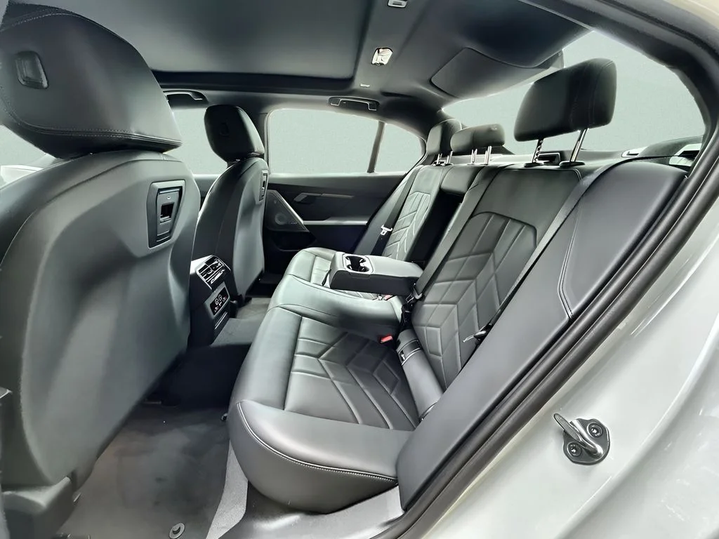 2025 BMW i5 M60 - Photo 27
