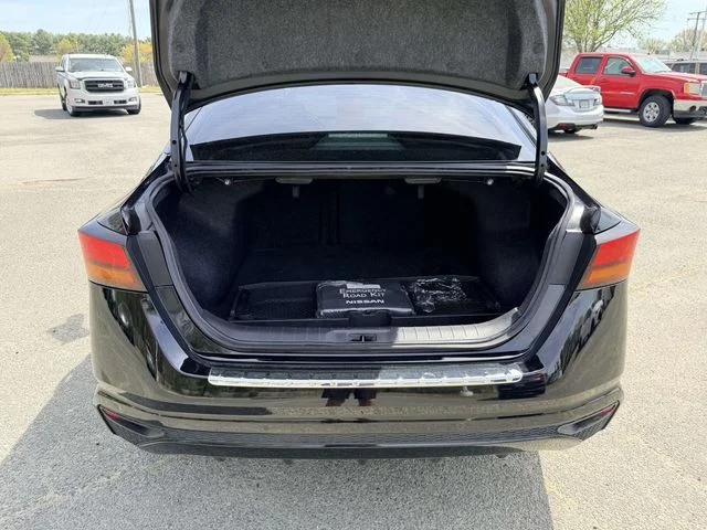 Used 2022 Black Nissan 2.5 SV image 12
