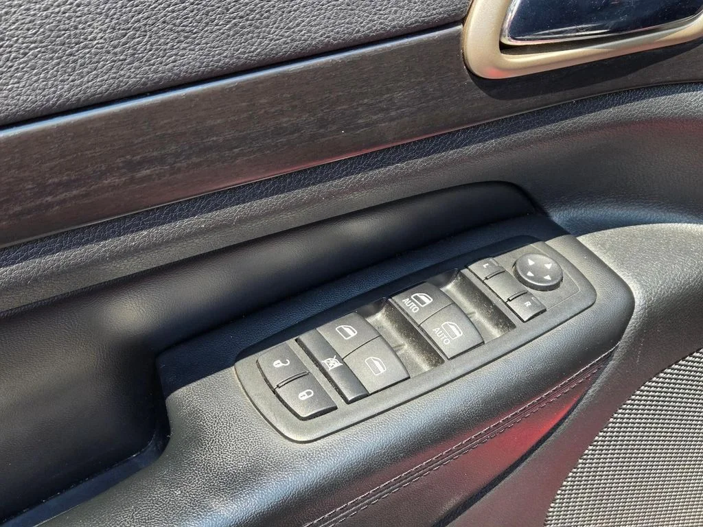Used 2014 Red Jeep Laredo image 14