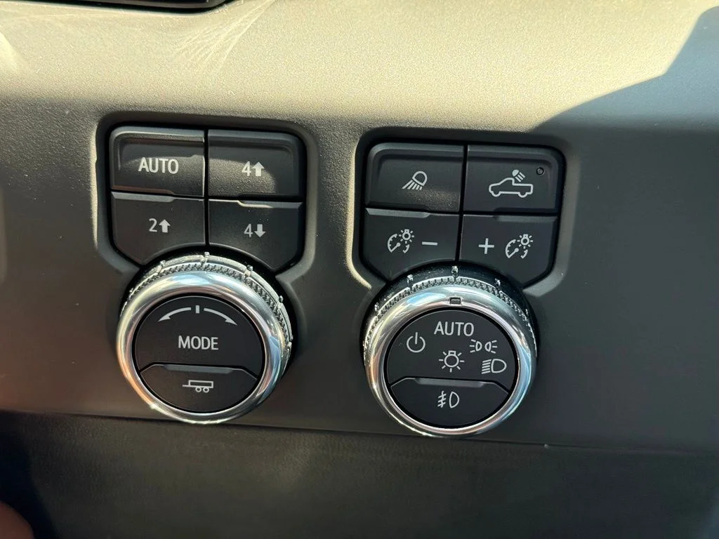 Used 2025 Silver GMC Denali Ultimate image 26